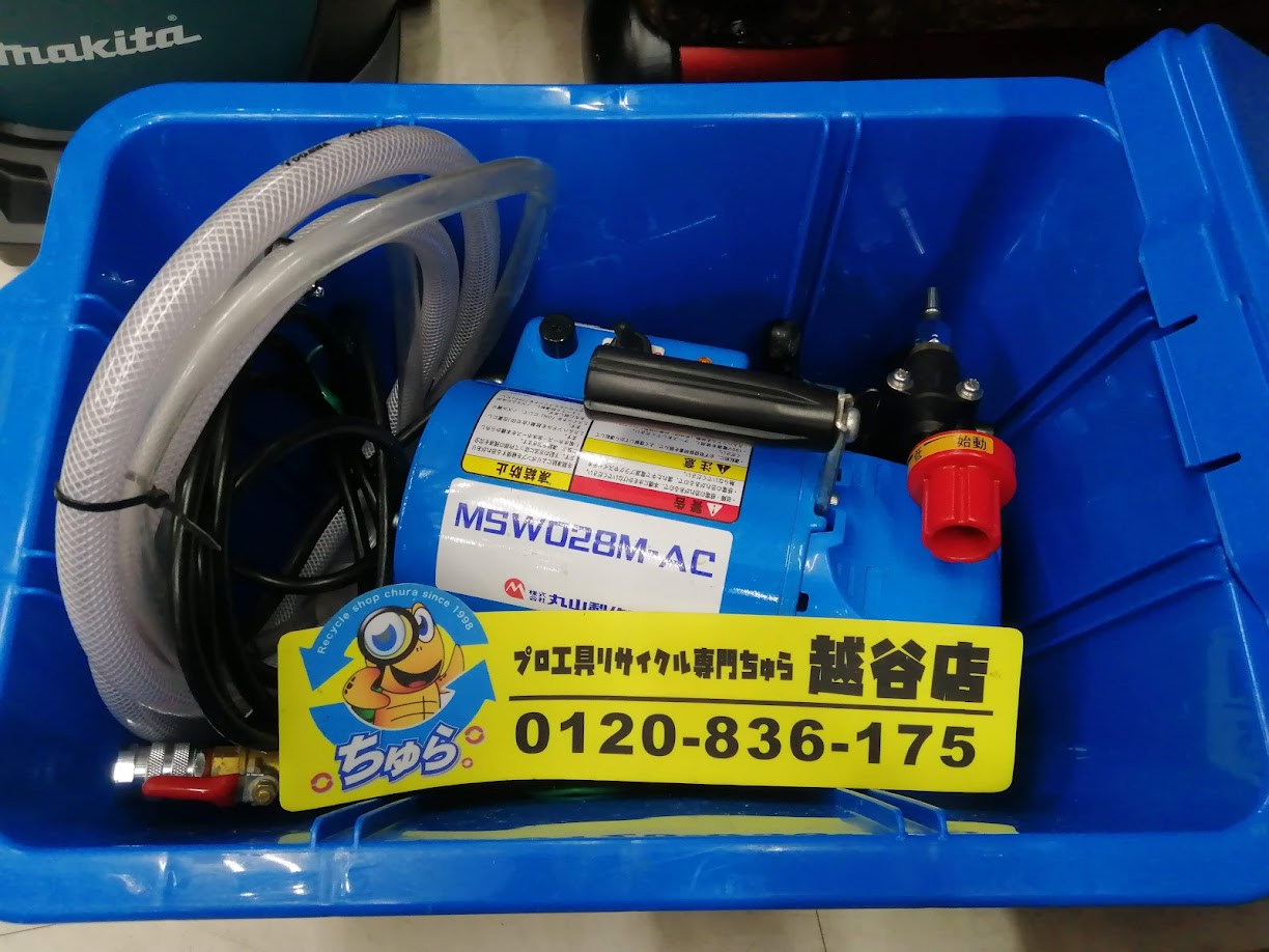 特注の車に詰める電気充電棚 しかた